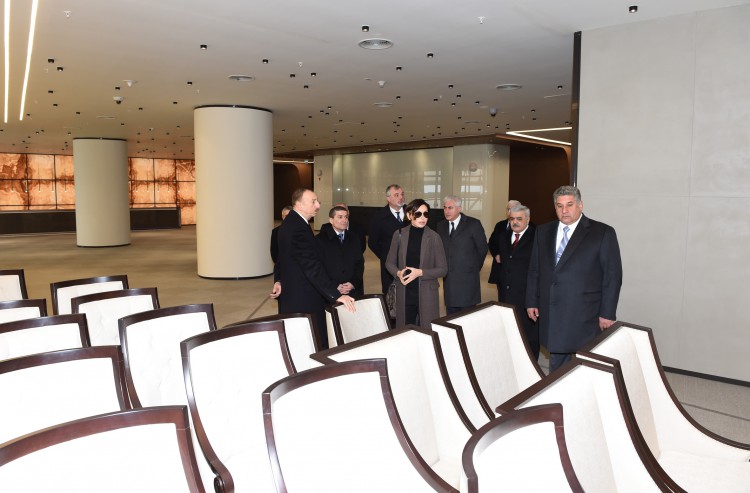 Prezident İlham Əliyev və xanımı Bakı Olimpiya Stadionunun açılışında iştirak ediblər (FOTO)
