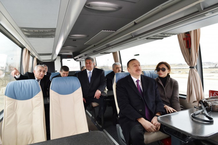 Prezident İlham Əliyev və xanımı Bakı Olimpiya Stadionunun açılışında iştirak ediblər (FOTO)