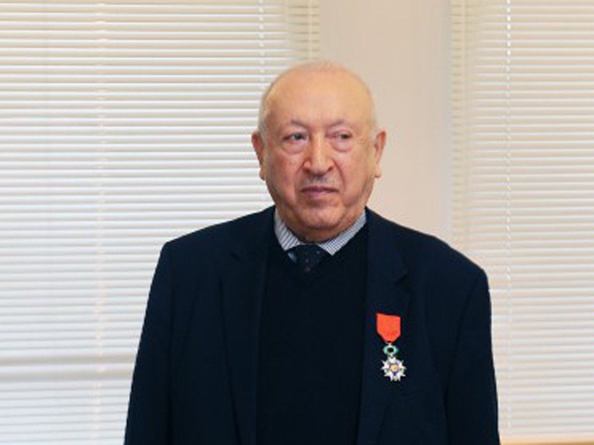Azərbaycanın xalq rəssamı Tahir Salahov Fransanın "Şərəf Legionu" ordeninin zabit dərəcəsi ilə təltif edilib (FOTO)