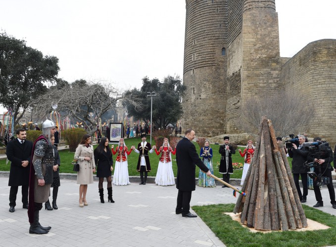 Prezident İlham Əliyev və xanımı Novruz bayramı münasibətilə ümumxalq şənliyində iştirak ediblər (ƏLAVƏ OLUNUB) (FOTO)