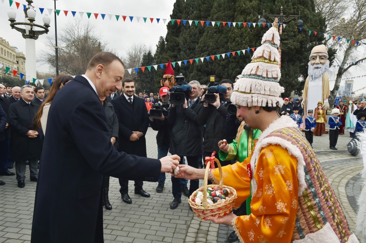 Prezident İlham Əliyev və xanımı Novruz bayramı münasibətilə ümumxalq şənliyində iştirak ediblər (ƏLAVƏ OLUNUB) (FOTO)