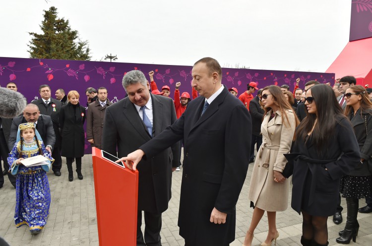 Prezident İlham Əliyev və xanımı Novruz bayramı münasibətilə ümumxalq şənliyində iştirak ediblər (ƏLAVƏ OLUNUB) (FOTO)