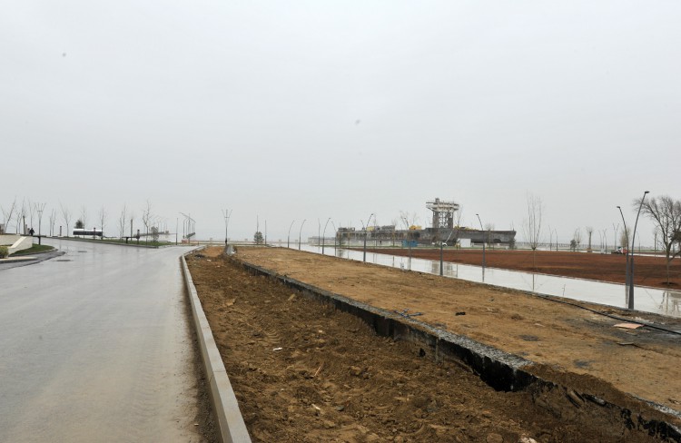Prezident İlham Əliyev Bakı Ağ Şəhər bulvarında inşaat işlərinin gedişi ilə tanış olub (FOTO)