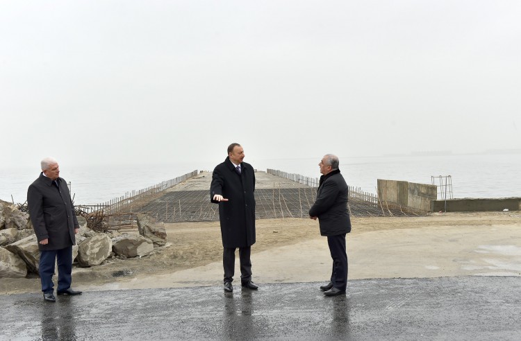 Prezident İlham Əliyev Bakı Ağ Şəhər bulvarında inşaat işlərinin gedişi ilə tanış olub (FOTO)