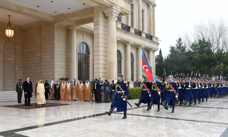 Bakıda Birləşmiş Ərəb Əmirliklərinin vitse-prezidenti və Baş naziri, Dubay Əmirinin rəsmi qarşılanma mərasimi olub (FOTO)