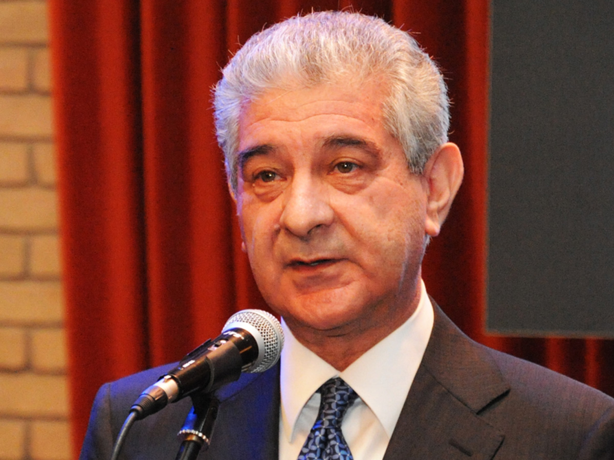 Əli Əhmədov fransalı diplomatla hansı məsələləri müzakirə edib?