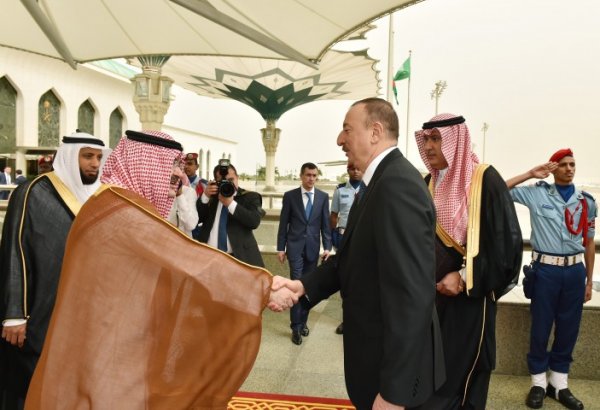 Prezident İlham Əliyev və xanımı Ciddə şəhərinə gəliblər (FOTO)