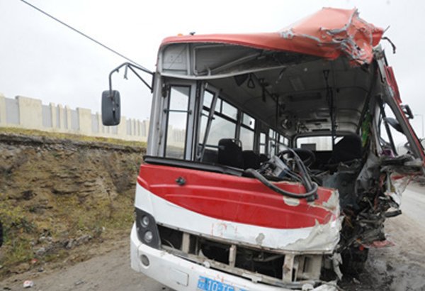 Bakıda qəza törədən avtobus sürücüsünə görə kim məsuliyyət daşıyır?