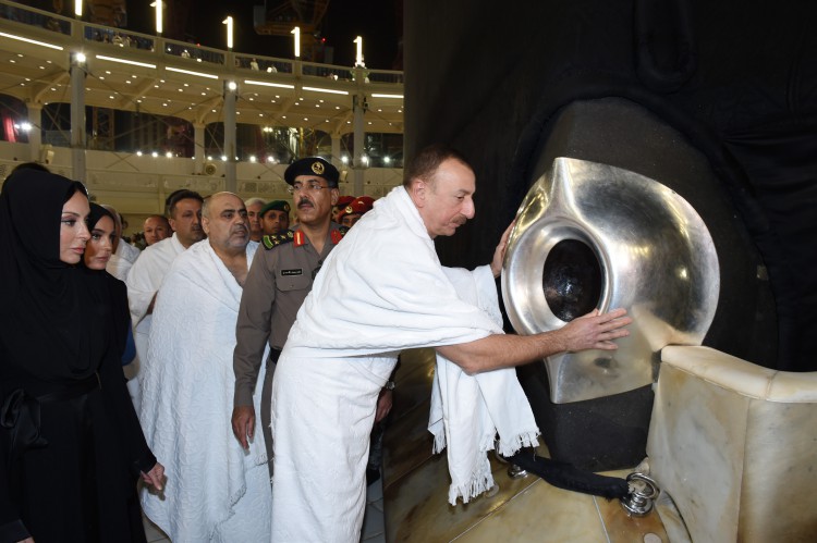 Prezident İlham Əliyev və xanımı Məkkədə ümrə ziyarətində olublar (FOTO)
