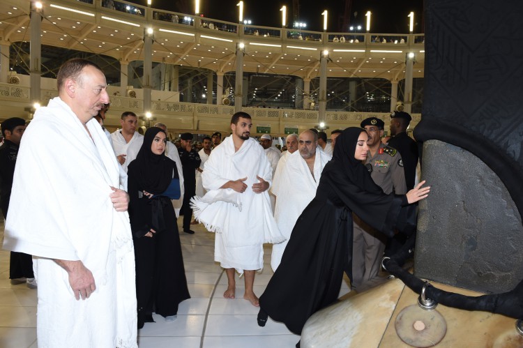 Prezident İlham Əliyev və xanımı Məkkədə ümrə ziyarətində olublar (FOTO)