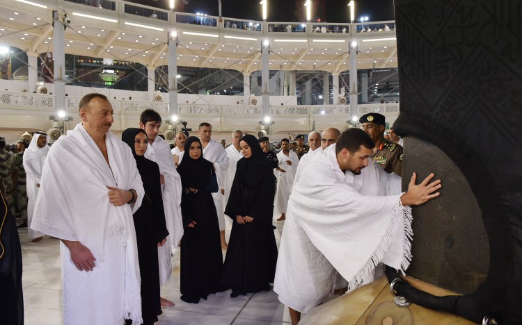 Prezident İlham Əliyev və xanımı Məkkədə ümrə ziyarətində olublar (FOTO)