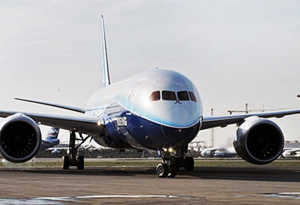 AZAL-ın "Boeing 787 Dreamliner" təyyarəsi ilk uçuşunu Rusiyaya etdi