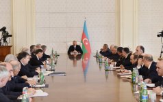 İlham Əliyev: "Əgər biz vaxtilə ölkəmizin qeyri-neft sektorunun inkişafına bu qədər böyük diqqət göstərməsəydik, nəticələr ürəkaçan olmazdı" (FOTO)