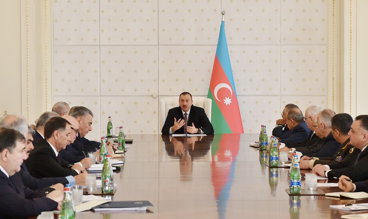 İlham Əliyev: "Əgər biz vaxtilə ölkəmizin qeyri-neft sektorunun inkişafına bu qədər böyük diqqət göstərməsəydik, nəticələr ürəkaçan olmazdı" (FOTO)