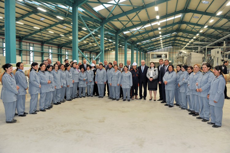Prezident İlham Əliyev “Astaraçay” MMC-nin çay emalı fabrikində yaradılan şəraitlə tanış olub (FOTO)