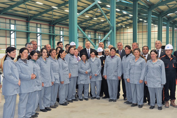 Prezident İlham Əliyev “Astaraçay” MMC-nin çay emalı fabrikində yaradılan şəraitlə tanış olub (FOTO)