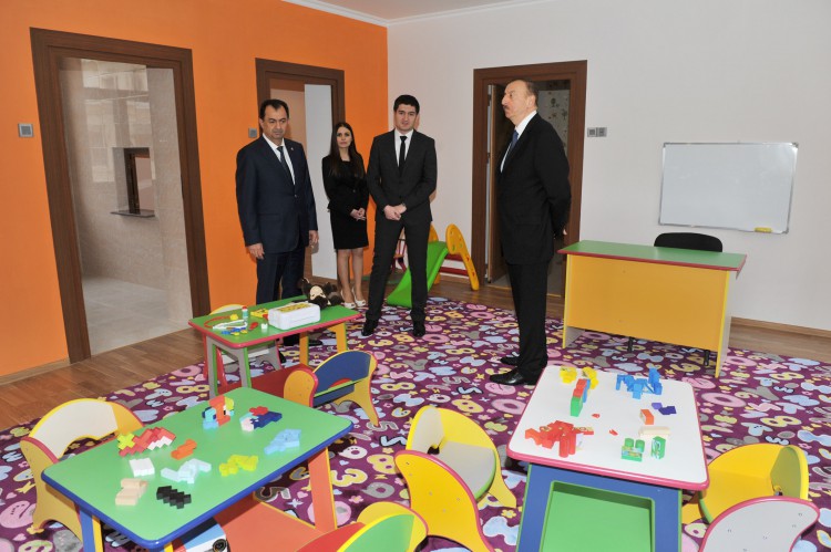 Prezident İlham Əliyev Lənkəranda yeni inşa olunan uşaq bağçasının açılışında iştirak edib (FOTO)