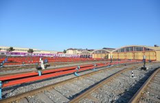 Prezident İlham Əliyev paytaxta gətirilən yeni metro qatarlarında yaradılan şəraitlə tanış olub (FOTO)
