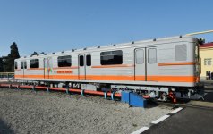 Prezident İlham Əliyev paytaxta gətirilən yeni metro qatarlarında yaradılan şəraitlə tanış olub (FOTO)