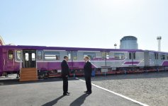 Prezident İlham Əliyev paytaxta gətirilən yeni metro qatarlarında yaradılan şəraitlə tanış olub (FOTO)
