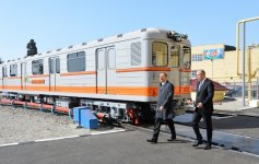Prezident İlham Əliyev paytaxta gətirilən yeni metro qatarlarında yaradılan şəraitlə tanış olub (FOTO)