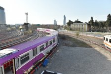 Prezident İlham Əliyev paytaxta gətirilən yeni metro qatarlarında yaradılan şəraitlə tanış olub (FOTO)