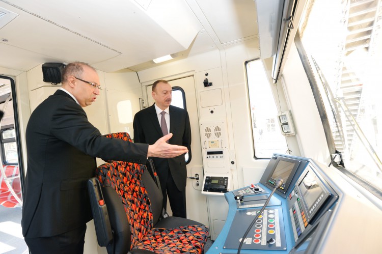 Prezident İlham Əliyev paytaxta gətirilən yeni metro qatarlarında yaradılan şəraitlə tanış olub (FOTO)