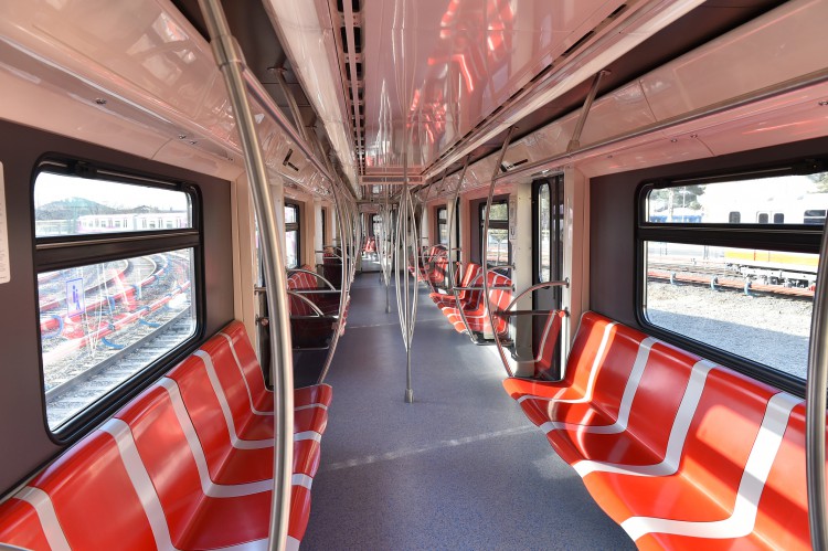 Prezident İlham Əliyev paytaxta gətirilən yeni metro qatarlarında yaradılan şəraitlə tanış olub (FOTO)