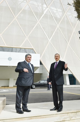 Prezident İlham Əliyev və xanımı Heydər Əliyev adına İdman Sarayında əsaslı təmirdən sonra yaradılan şəraitlə tanış olublar (FOTO)