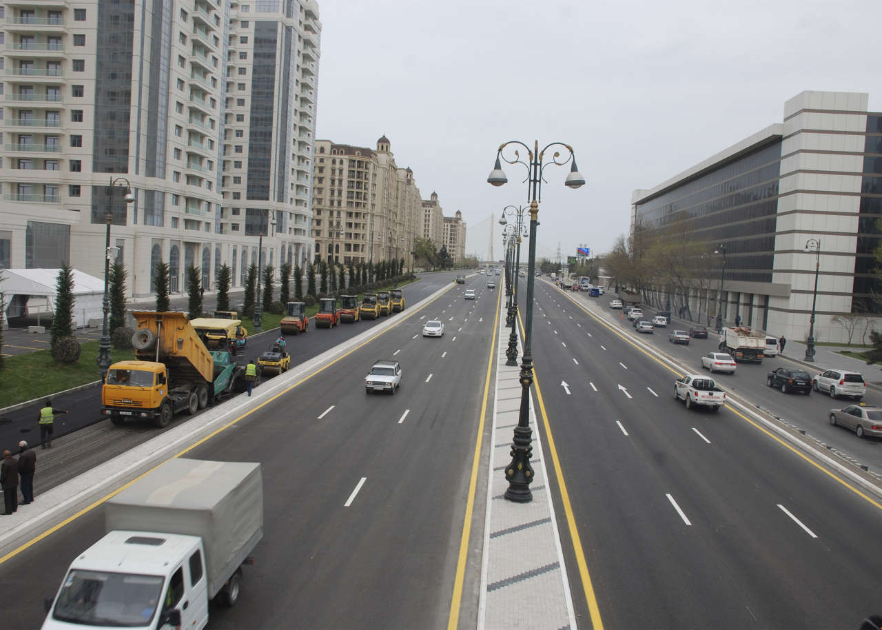 Heydər Əliyev prospektinin digər yan yolu da təmir ediləcək (FOTO)
