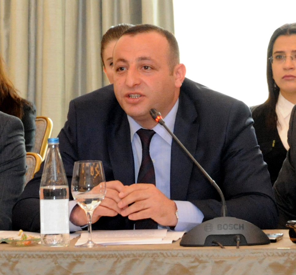 Azərbaycanın hakim partiyasının təşkilatçılığı ilə qondarma "erməni soyqırımı" ilə bağlı müzakirələr aparıldı (FOTO)