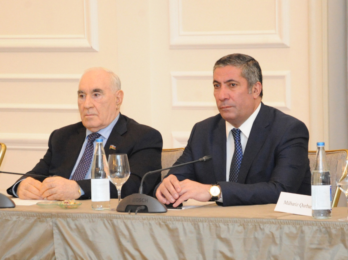 Azərbaycanın hakim partiyasının təşkilatçılığı ilə qondarma "erməni soyqırımı" ilə bağlı müzakirələr aparıldı (FOTO)