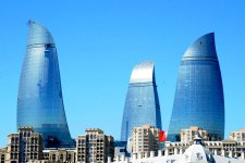 Turistlər Avropa Oyunları öncəsi Bakını gəzirlər (FOTO)