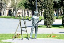 Turistlər Avropa Oyunları öncəsi Bakını gəzirlər (FOTO)