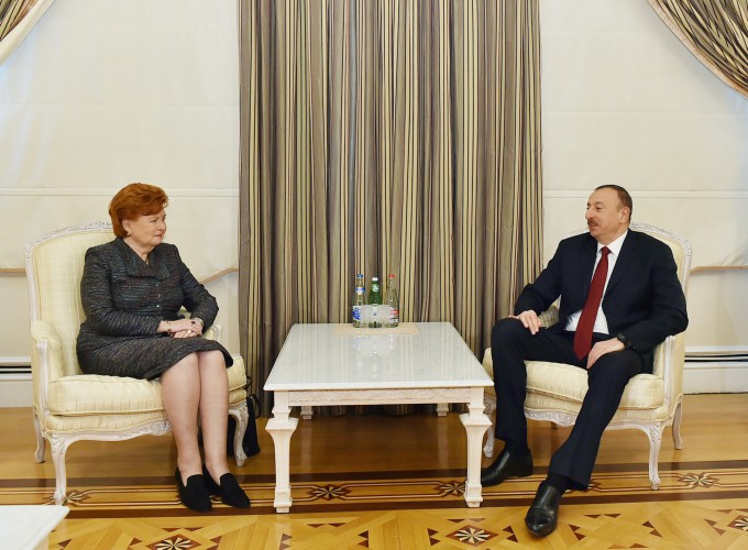 İlham Əliyev Latviyanın sabiq Prezidentini və İsgəndəriyyə Kitabxanasının direktorunu qəbul edib (FOTO)