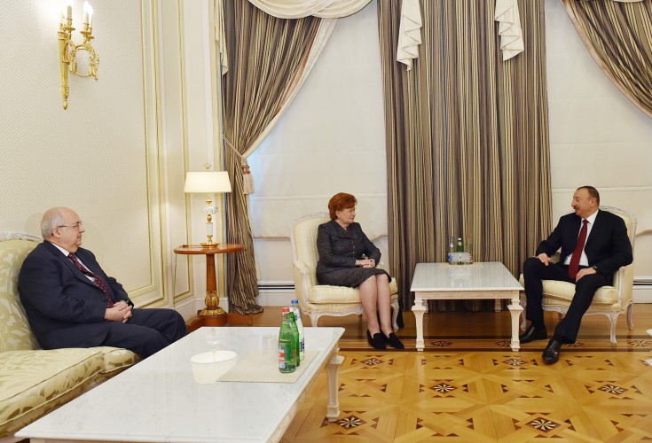 İlham Əliyev Latviyanın sabiq Prezidentini və İsgəndəriyyə Kitabxanasının direktorunu qəbul edib (FOTO)