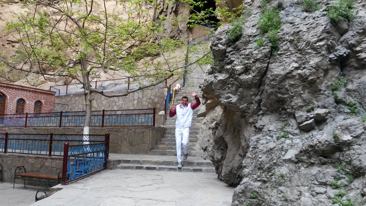 I Avropa Oyunlarının alovu Naxçıvanda təmtəraqla qarşılanıb (FOTO)