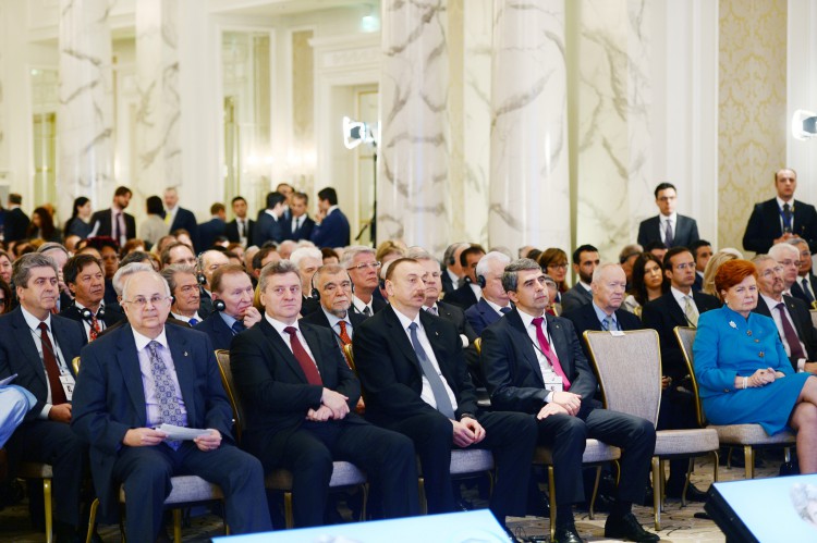 İlham Əliyev: III Qlobal Açıq Cəmiyyətlər Forumu vacib məsələlərin həlli üçün unikal imkandır (FOTO) (ƏLAVƏ OLUNUB)