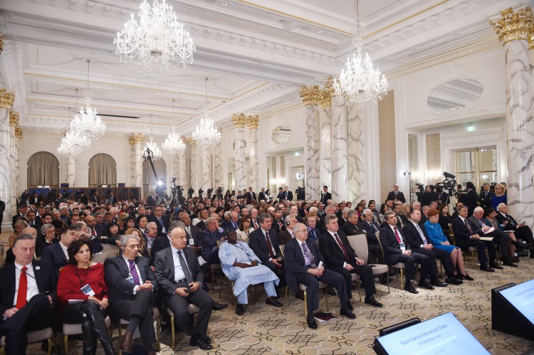 İlham Əliyev: III Qlobal Açıq Cəmiyyətlər Forumu vacib məsələlərin həlli üçün unikal imkandır (FOTO) (ƏLAVƏ OLUNUB)