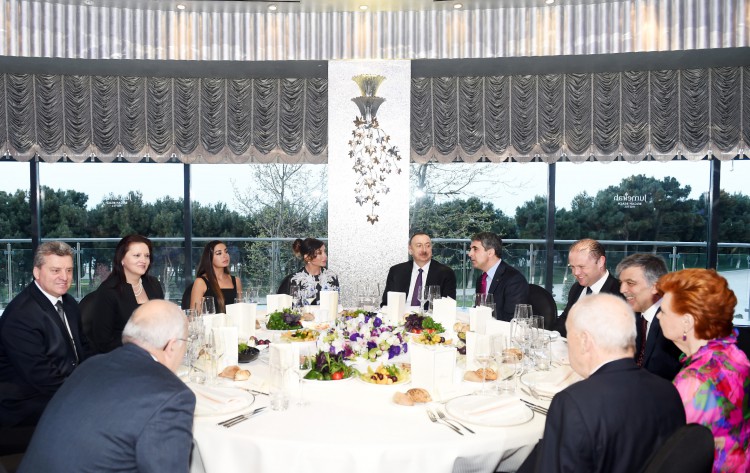 Prezident İlham Əliyevin adından III Qlobal Bakı Forumunun iştirakçılarının şərəfinə ziyafət verilib (FOTO)