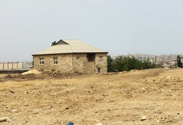 Bakının torpaq bazarında tələbat iki dəfə azalıb (CƏDVƏL)