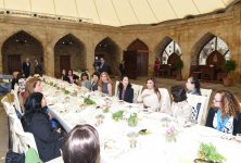 Mehriban Əliyevanın adından AİB Rəhbərlər Şurasının 48-ci illik toplantısı iştirakçılarının xanımlarının şərəfinə ziyafət verilib (FOTO)