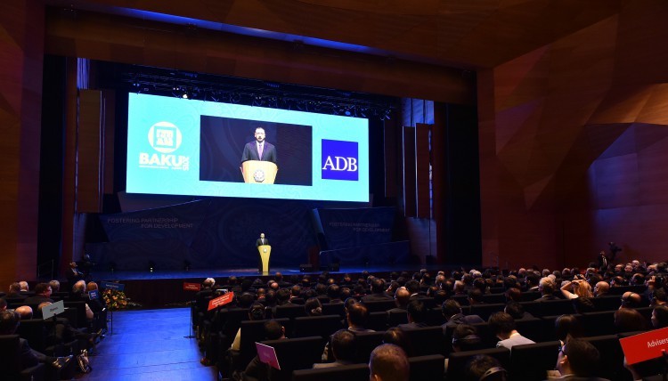 Prezident İlham Əliyev: AİB-in Azərbaycana ayırdığı vəsait xalqımız və ölkə iqtisadiyyatı üçün faydalı olacaq (ƏLAVƏ OLUNUB 2) (FOTO)