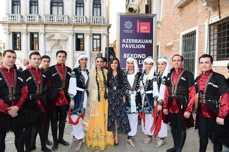 Leyla Əliyeva 56-cı “Venesiya Biennalesi” çərçivəsində Azərbaycan pavilyonunda iki sərginin açılışında iştirak edib (FOTO)
