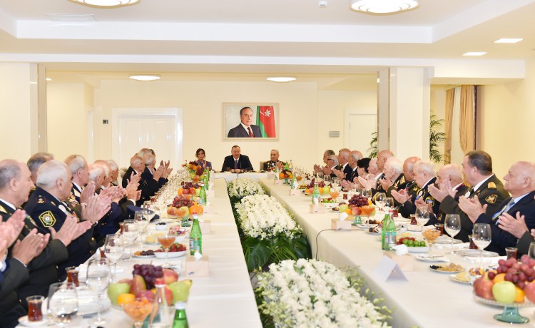 Prezident İlham Əliyev və xanımı yeni inzibati binanın açılışında iştirak ediblər (FOTO)