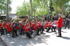 Bakıda Silahlı Qüvvələrin orkestrinin nümunəvi çıxışı (FOTO)