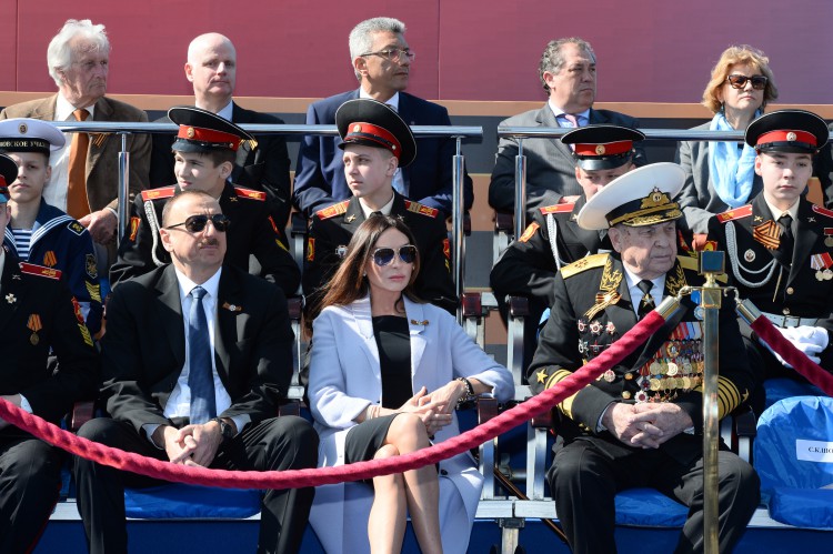 Prezident İlham Əliyev və xanımı Moskvada Qələbənin 70 illiyi münasibətilə keçirilən bayram tədbirlərində iştirak ediblər (FOTO)