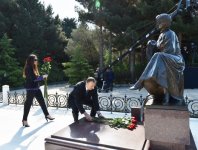 Prezident İlham Əliyev və xanımı ümummilli lider Heydər Əliyevin məzarını ziyarət ediblər (ƏLAVƏ OLUNUB) (FOTO)