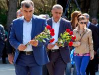Azərbaycan ictimaiyyəti ümummilli lider Heydər Əliyevin anadan olmasının 92-ci ildönümünü qeyd edir (FOTO)