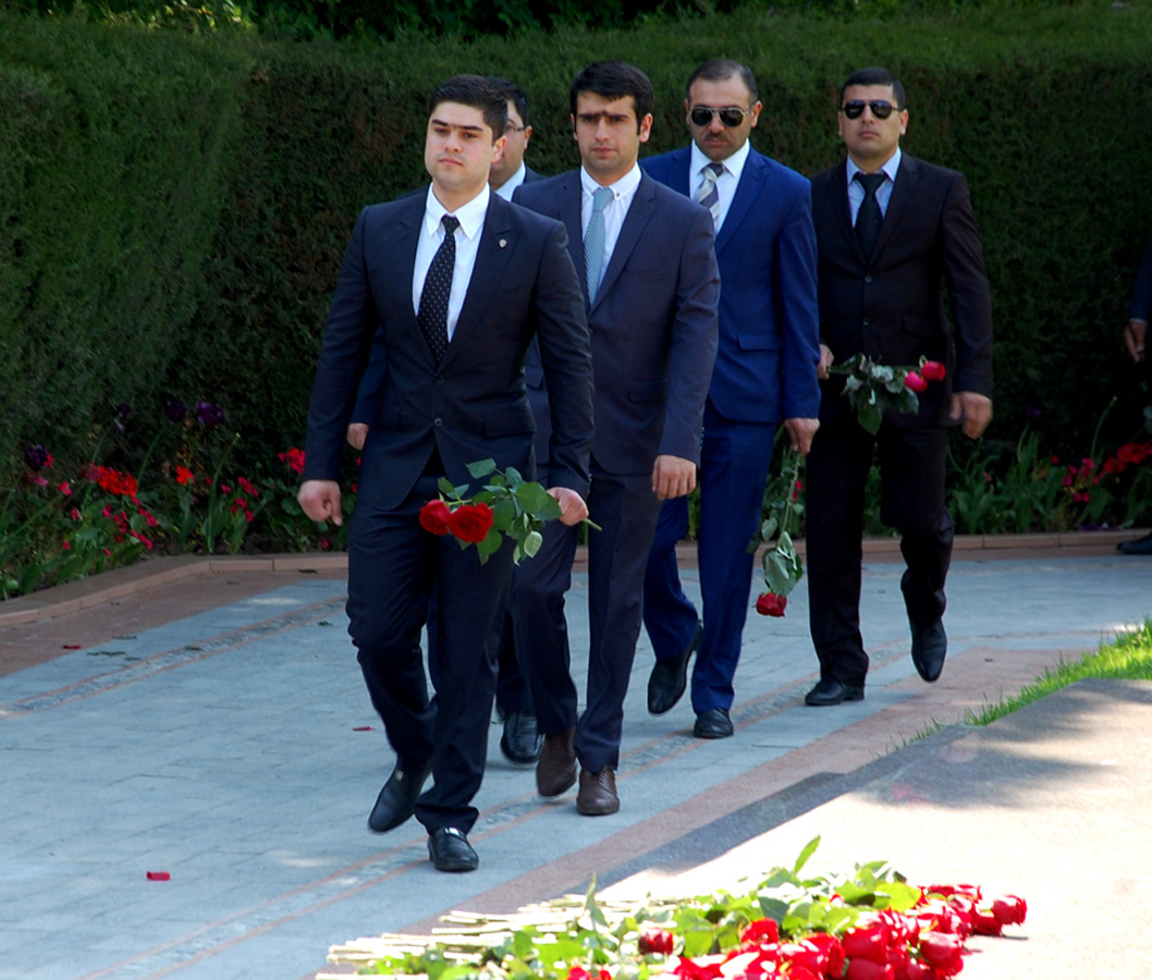 Azərbaycan ictimaiyyəti ümummilli lider Heydər Əliyevin anadan olmasının 92-ci ildönümünü qeyd edir (FOTO)